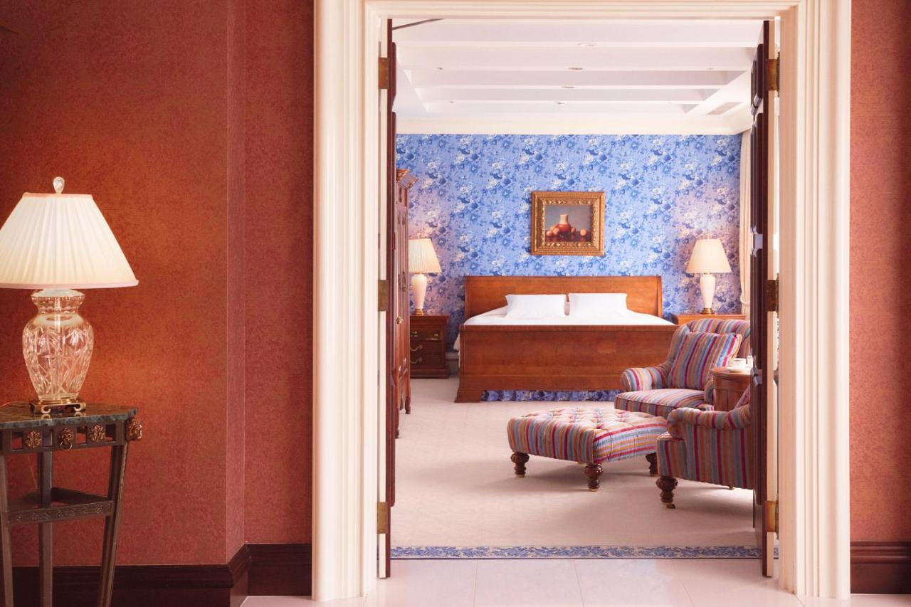 Omo7 Asahikawa By Hoshino Resorts Exterior foto A suite at the Four Seasons Hotel, Hong Kong